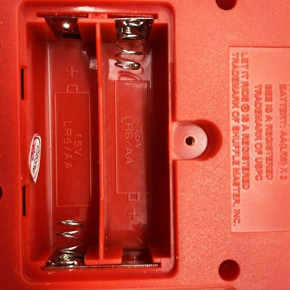 Bee 3-in-1 Poker Red Handheld Battery Electronic Game Techno Source AA Batteries - Picture 3 of 4